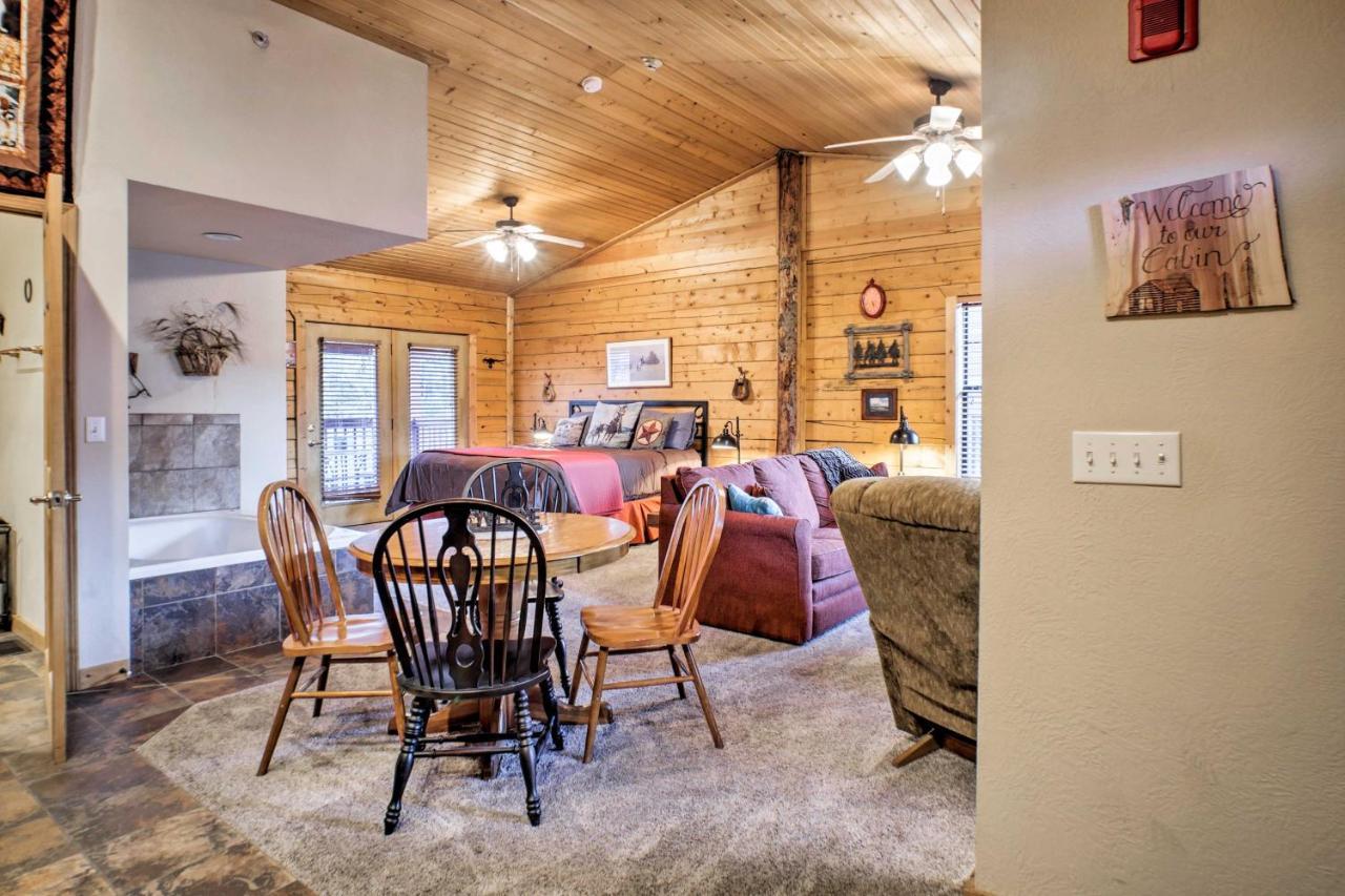 Ferienwohnung Cabin-Style Studio Right Off The Branson Strip! Exterior foto